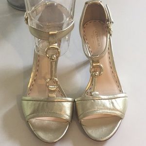 Coach gold leather sandals sz 7.